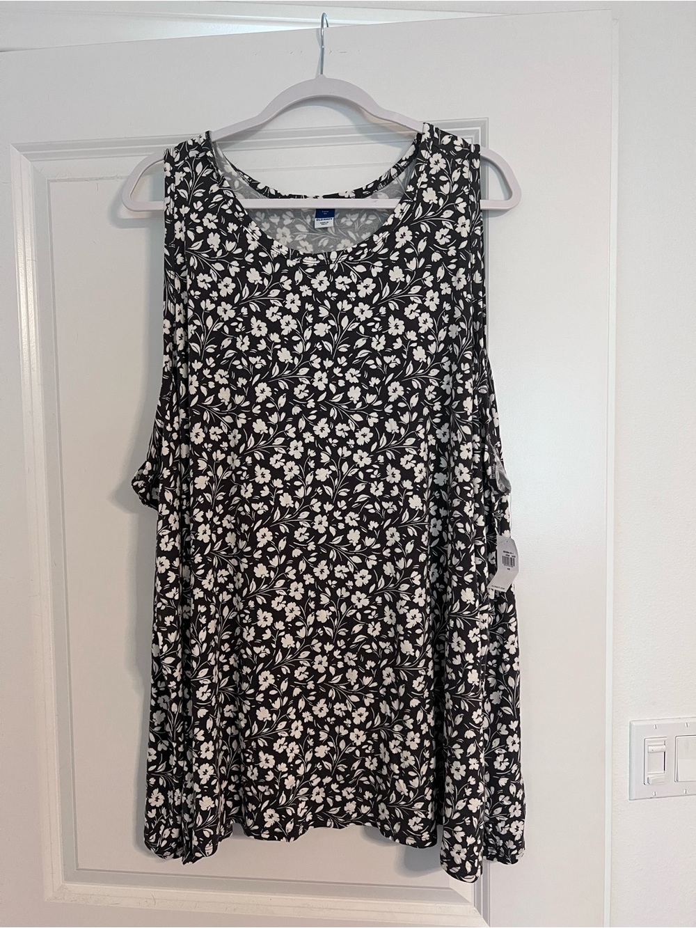 Old Navy Luxe Floral Sleeveless Swing Top